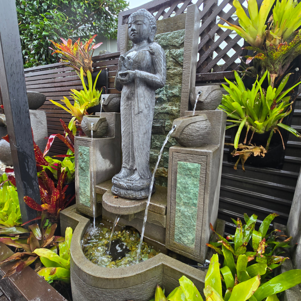 Standing Strong Water Feature 90cm x 150cm
