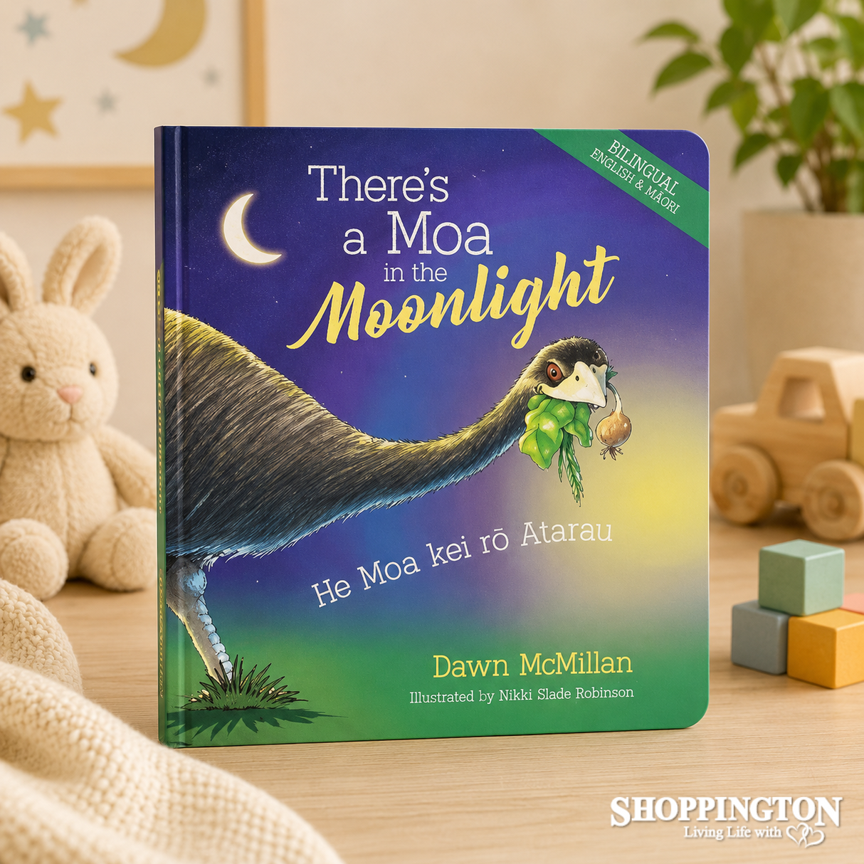 There's a Moa in the Moonlight: He Moa kei ro Atarau (Hardback, Bilingual)