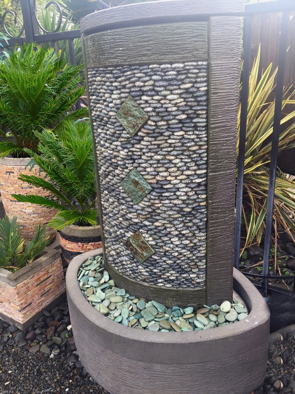 Cyclops Speckled Water Feature 100cm x 140cm