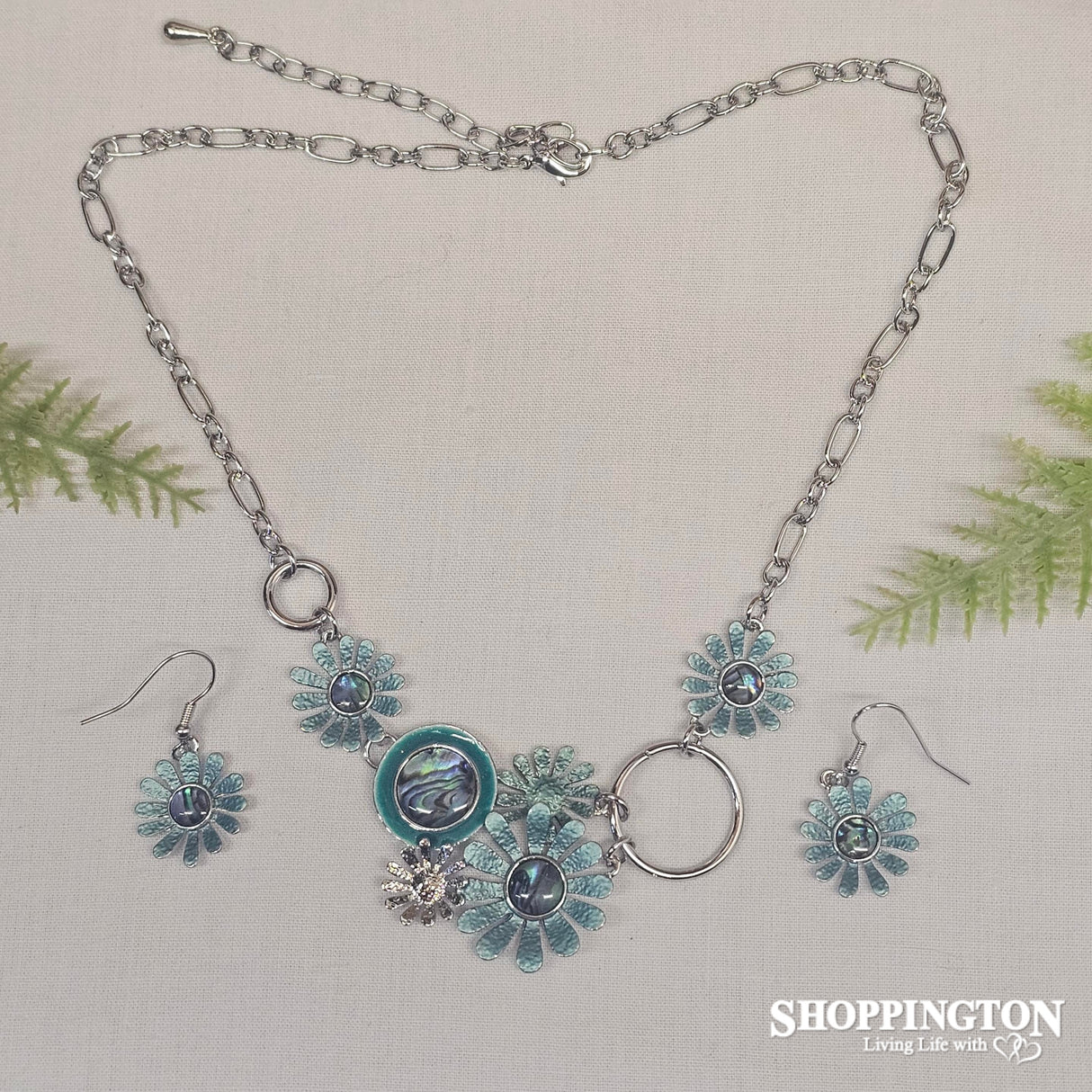 Necklace - Paua Daisy