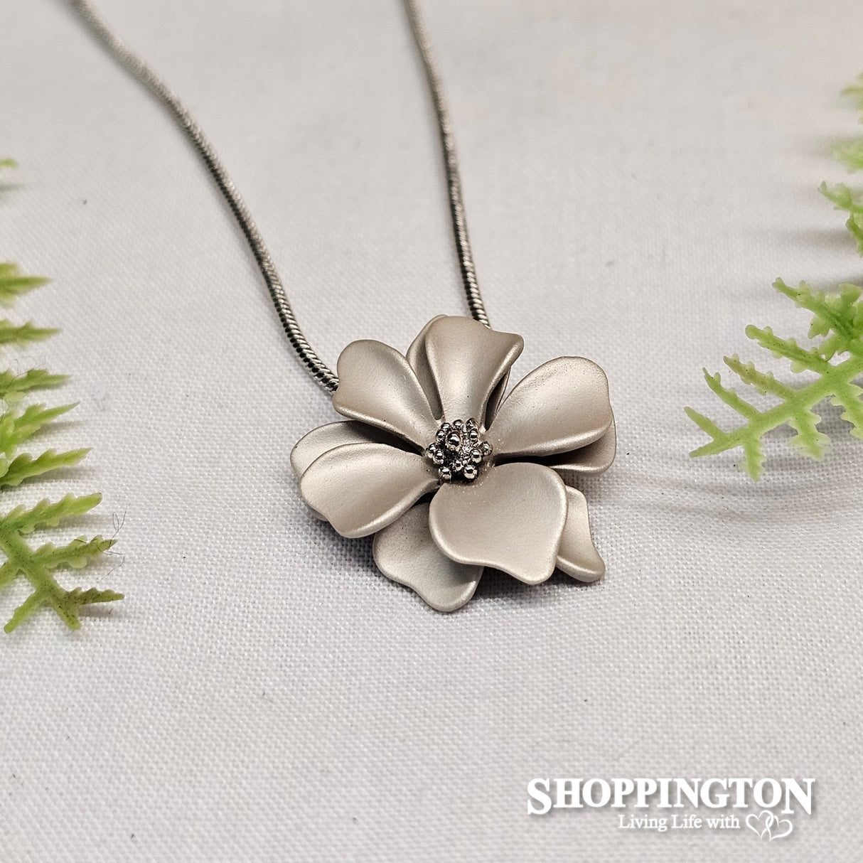 Beige Flower Necklace