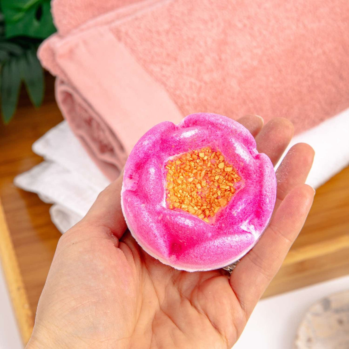 Bomb Cosmetics Raw Bath Blaster - Peony Blush